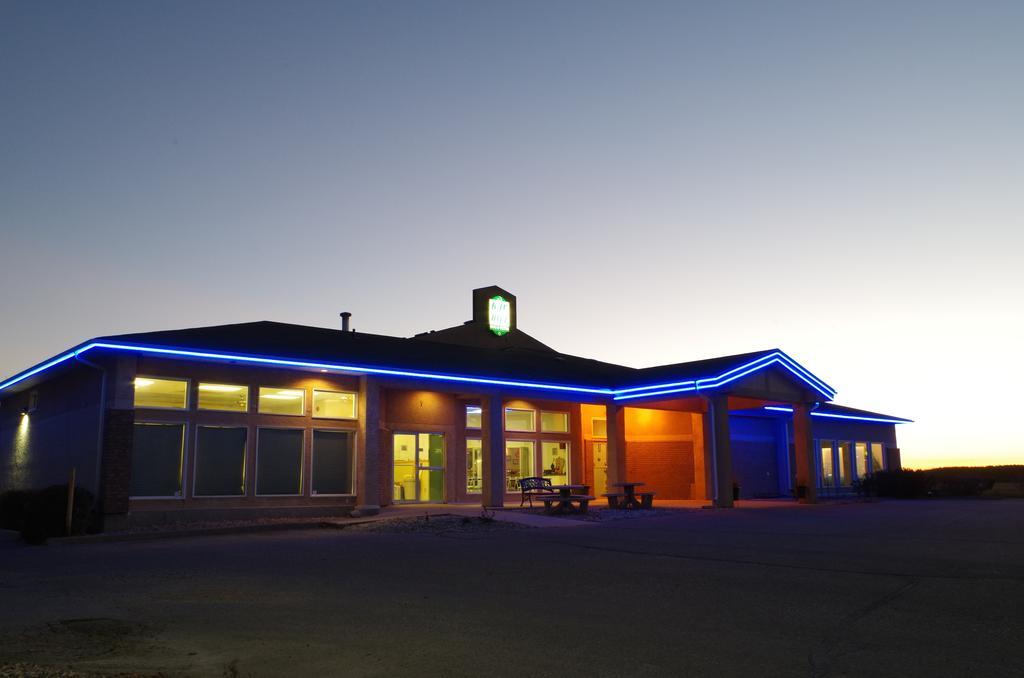Bay Hill Inns & Suites Neepawa Exterior foto